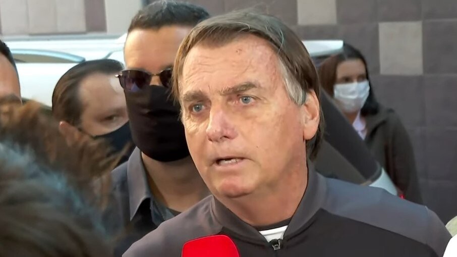 Bolsonaro recebe alta médica e deixa hospital em São Paulo