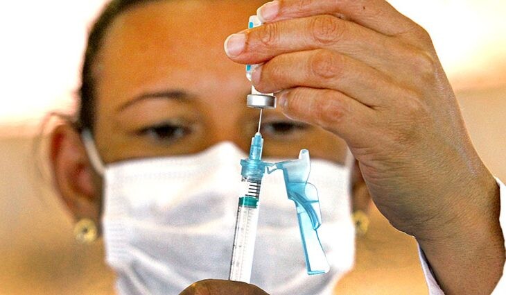 Covid-19: Saúde confirma dose de reforço de vacina para idosos