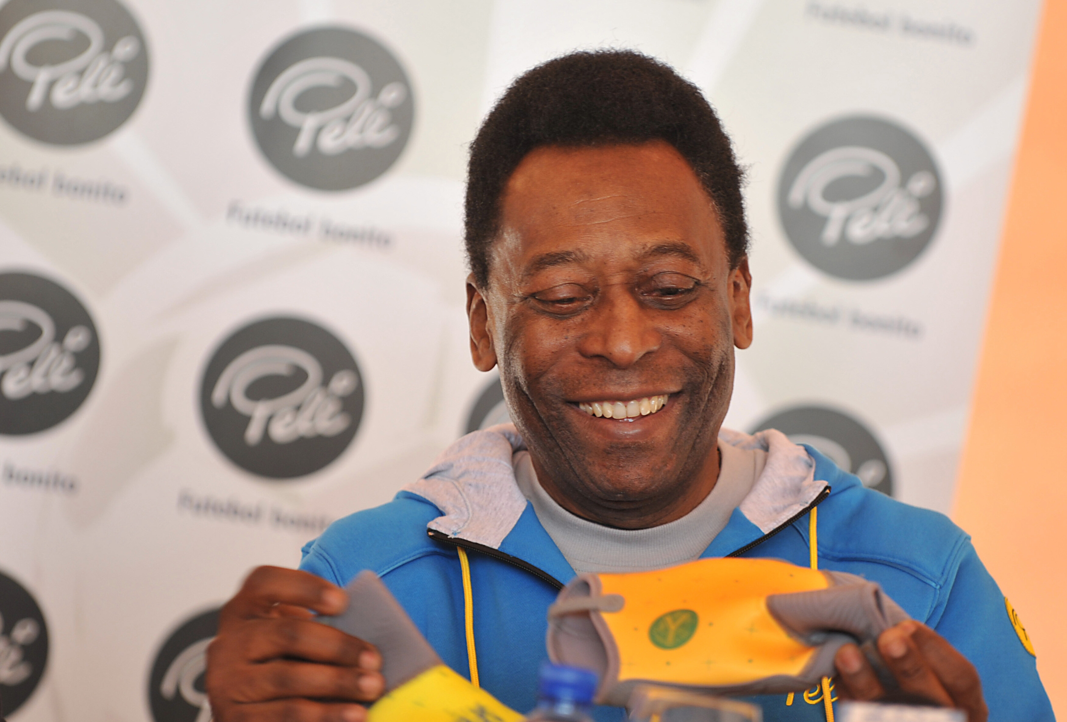 Médicos dizem que Pelé apresenta evolução satisfatória